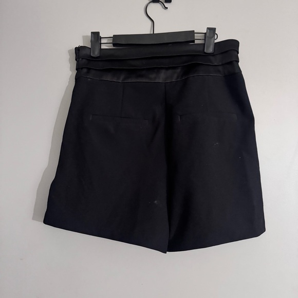NWT Express Midi Super High Rise Tuxedo Waist Shorts Black Size 6 - Picture 2 of 4